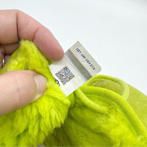 UGG MEN Neon Green Chukka Boots - Picture 14 of 14